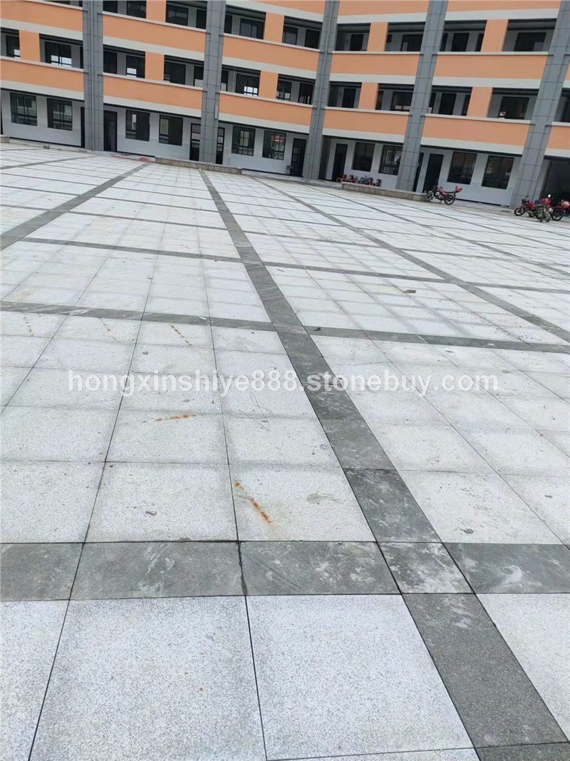 芝麻灰石材地铺