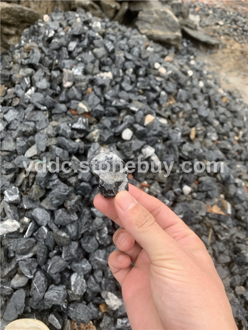 地坪礫石石米黑色石子透水石小區(qū)地面鋪路