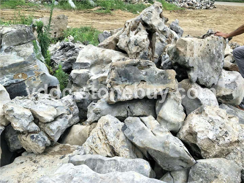 白太湖石白色景观石专车运输