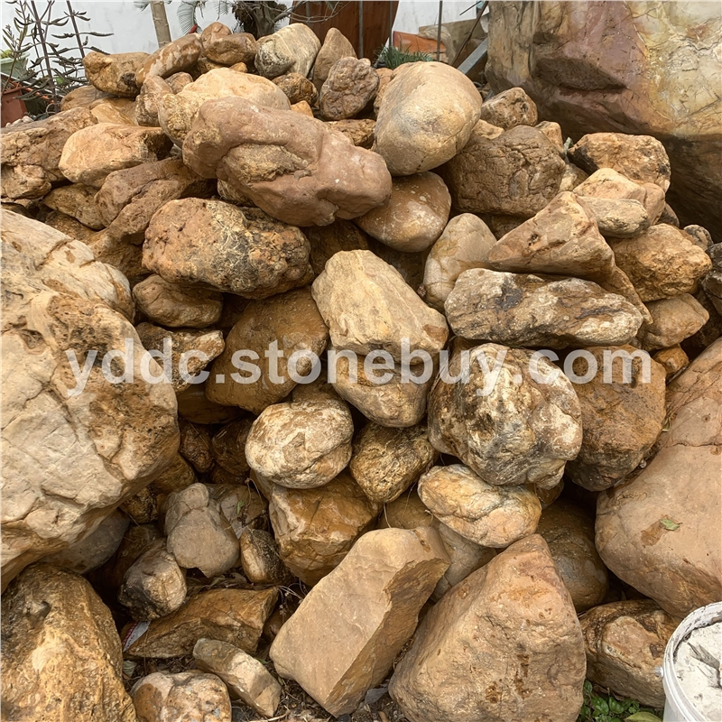 供应小块黄蜡石园林设计造景石产地直发 品种丰富