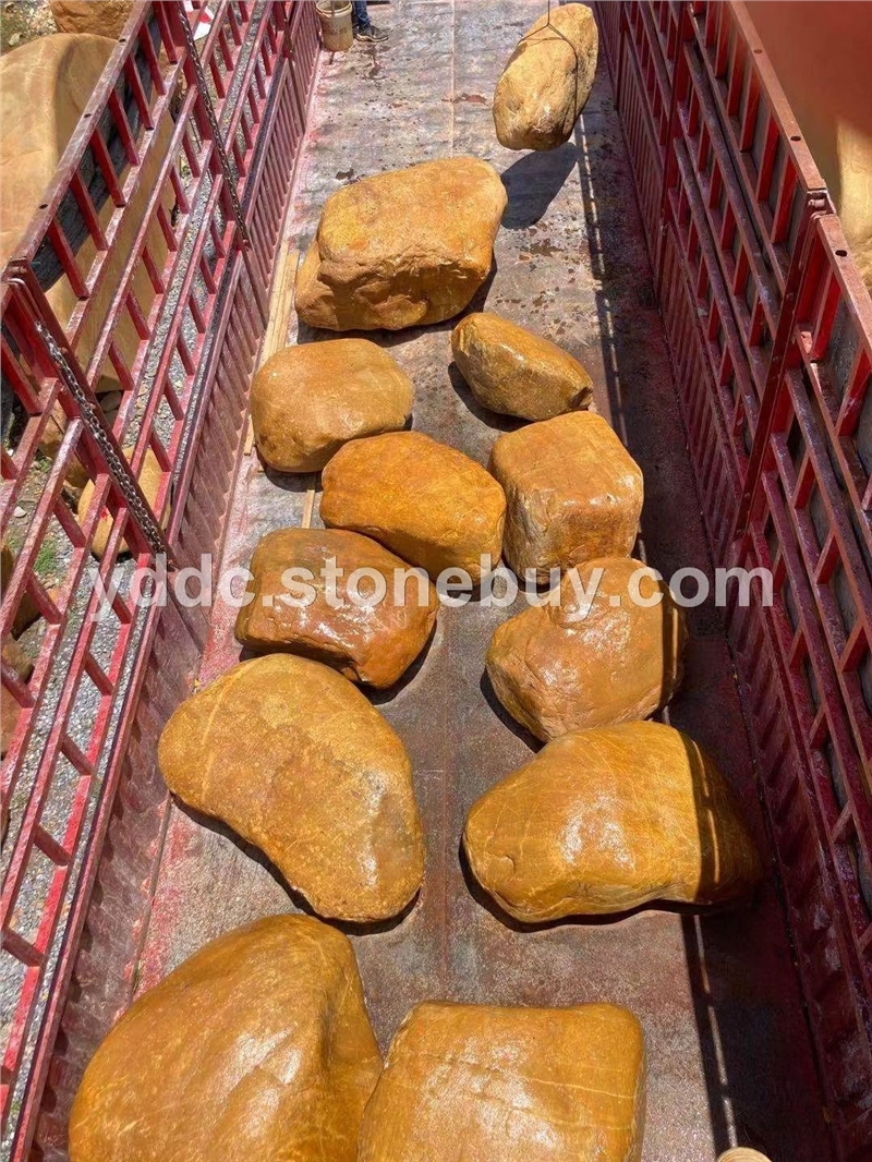 供应小块黄蜡石风景草地石批发直销 规格齐全