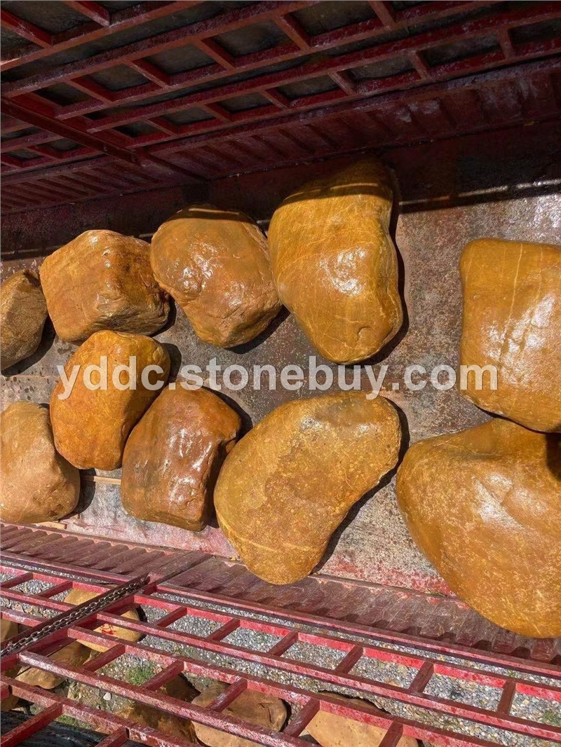 供应小块黄蜡石风景草地石生产厂家 大量供应