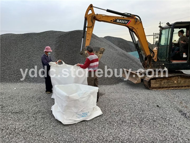 地坪砾石石米石砂石料价格袋装道路铺设铺装