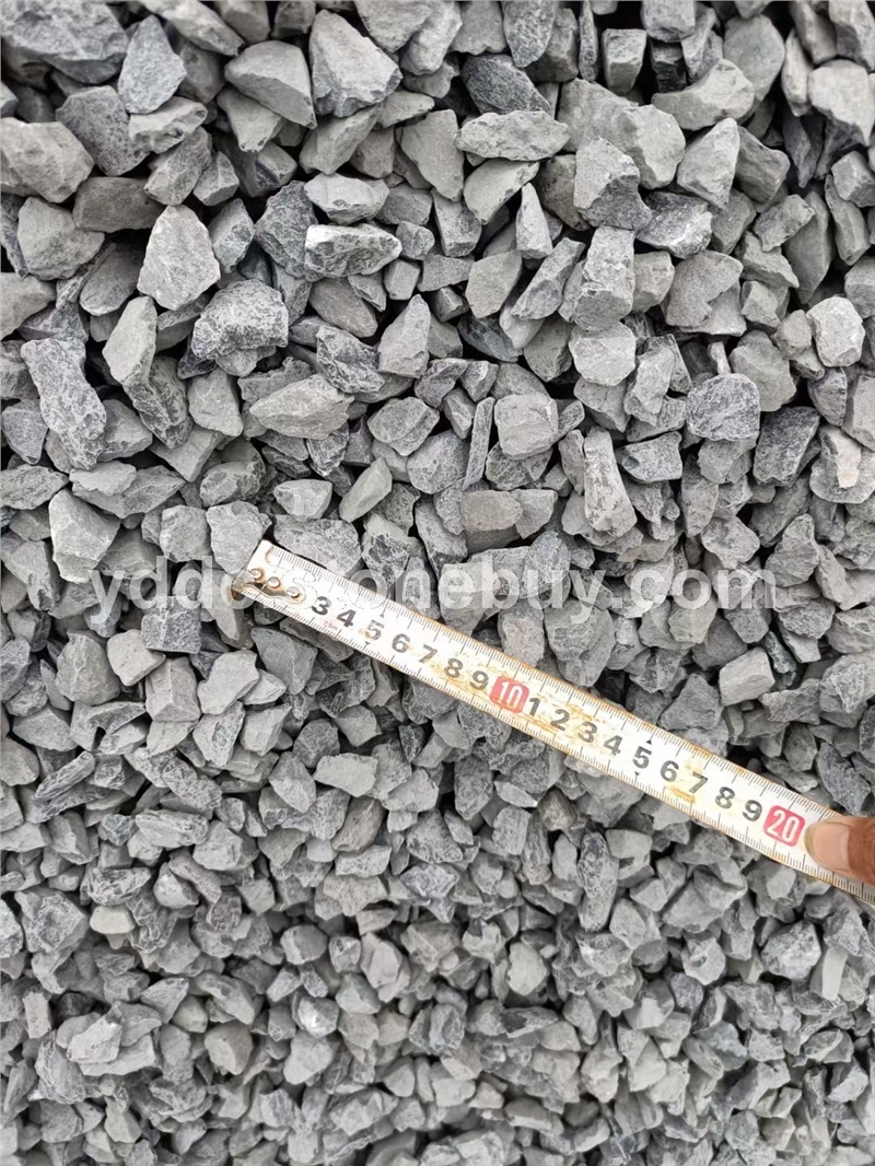 地坪砾石石米黑色石子透水石道路铺设铺装