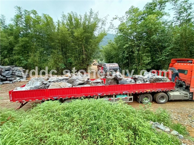 大型大英石自然石厂家峻峭嶙峋