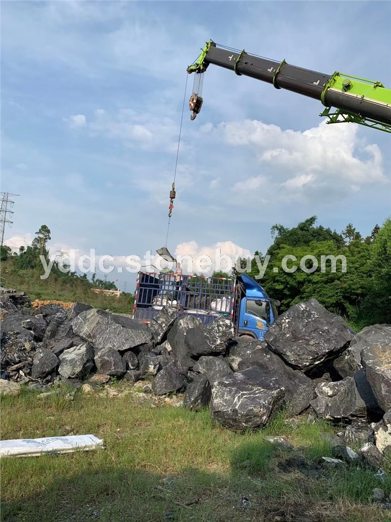 枯山水園林黑山石價格景區(qū)觀賞草坪石河道護(hù)坡點(diǎn)綴源頭廠家 現(xiàn)貨速發(fā)