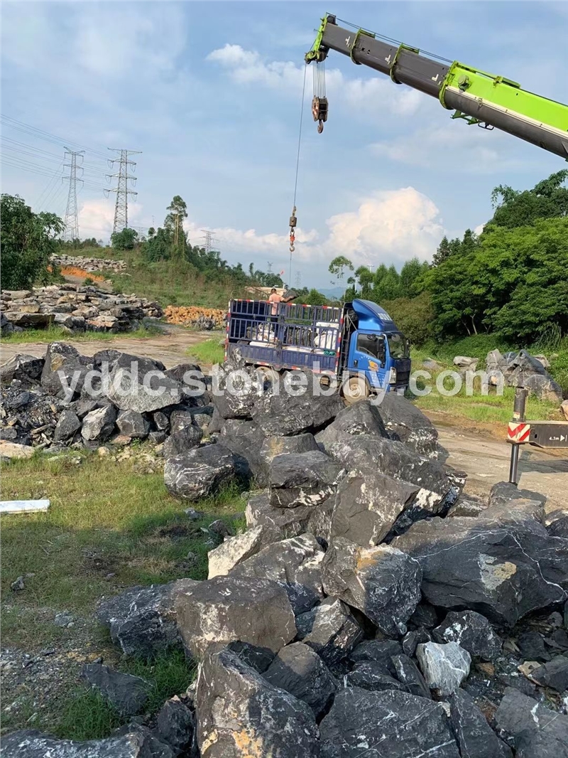 枯山水园林黑山石价格景区观赏草坪石河道护坡点缀支持图纸定制加工
