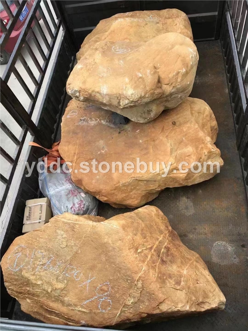 供应小块黄蜡石草坪踏步石吸水石生产厂家 大量供应