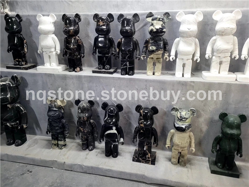 潮玩石雕积木熊、Bearbrick