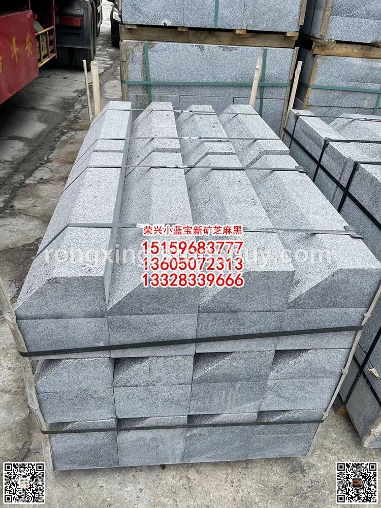 新芝麻黑石材倒角路沿石加工鋪路石材小藍(lán)寶報(bào)價(jià)