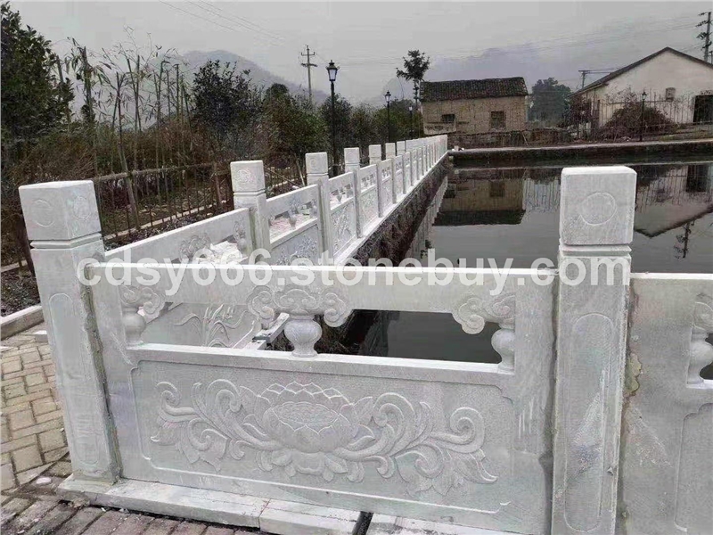 路边石栏杆
