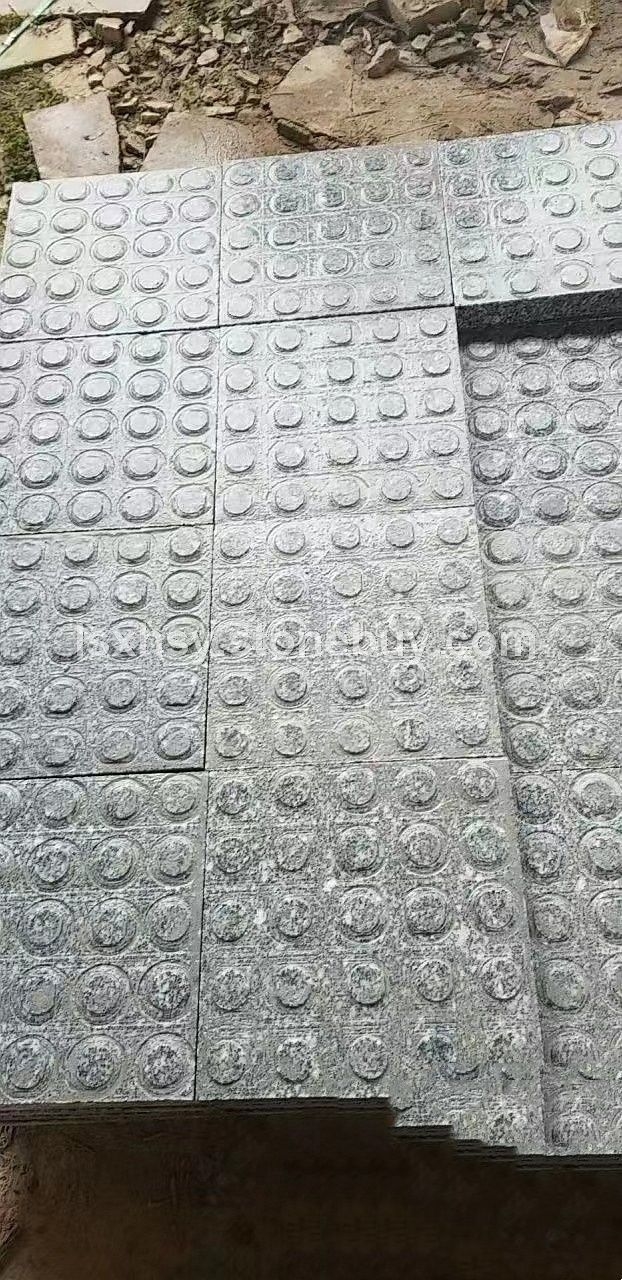 广西芝麻灰盲道石