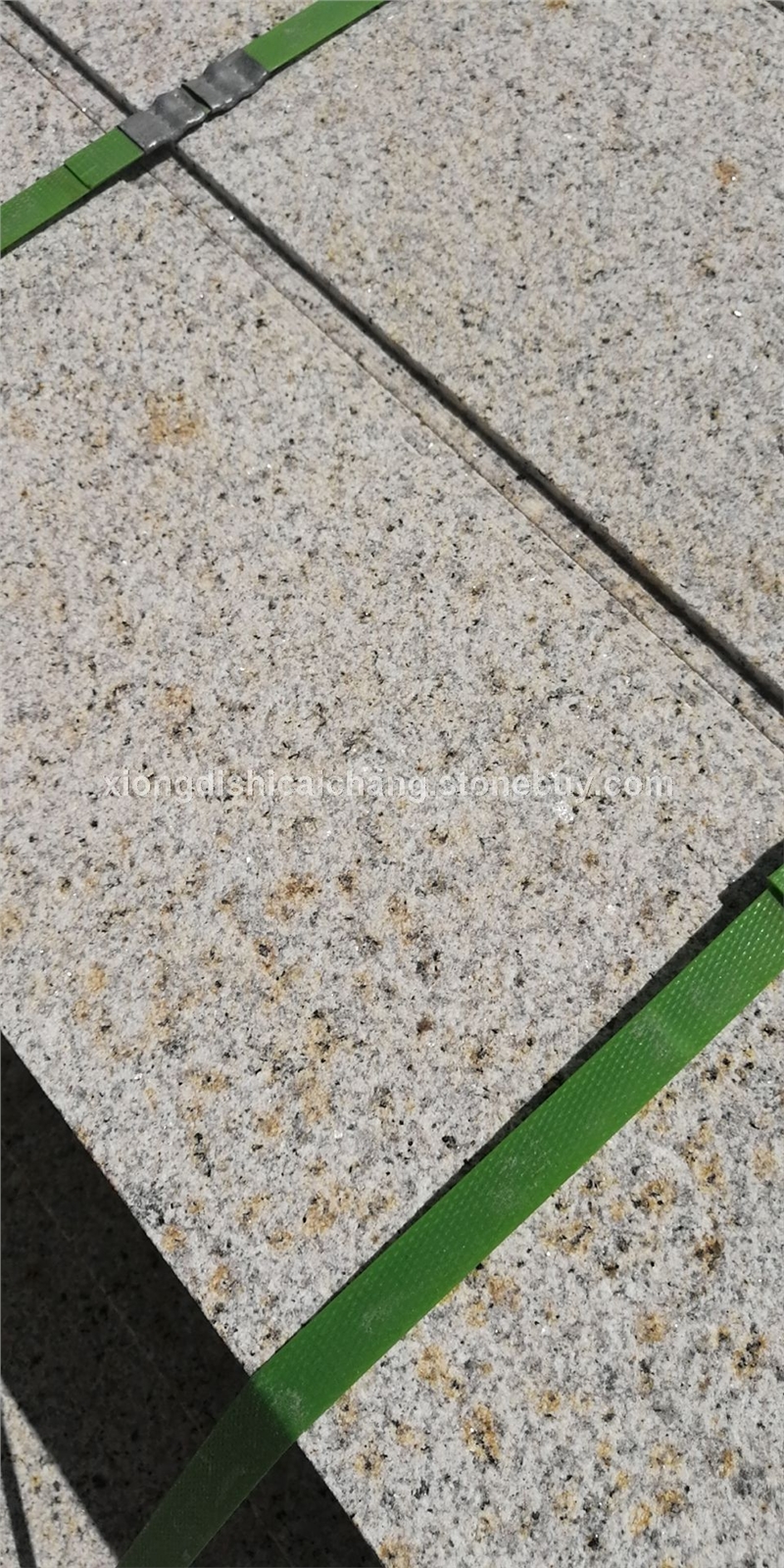 黄锈石地铺荔枝面毛板