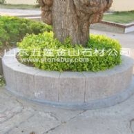 五蓮紅，樹邊石