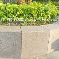 五蓮紅，花壇石