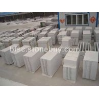 摆放整齐的石材