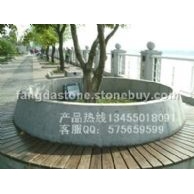 樹邊石
